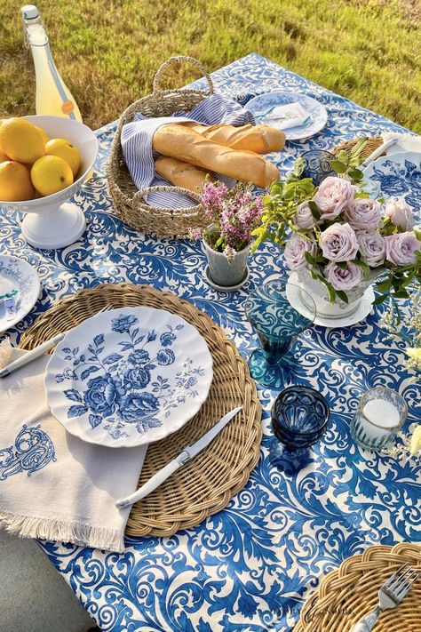 White Blue Table Setting, French Style Picnic, Picnic In Provence, French Riviera Table Setting, End Of Summer Party Aesthetic, French Theme Brunch, French Inspired Brunch, Provence Table Setting, Blue And White Picnic Theme