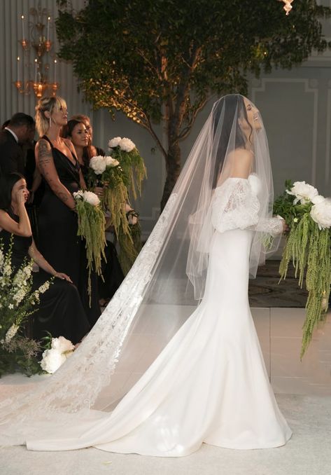 Dani Michelle's Wedding Dress Dani Michelle, Bridal Party Bouquets, Vera Wang Wedding, Celebrity Wedding Dresses, Wedding Dresses Vera Wang, Walk Down The Aisle, Amazing Wedding Dress, Bride Wear, Italy Wedding