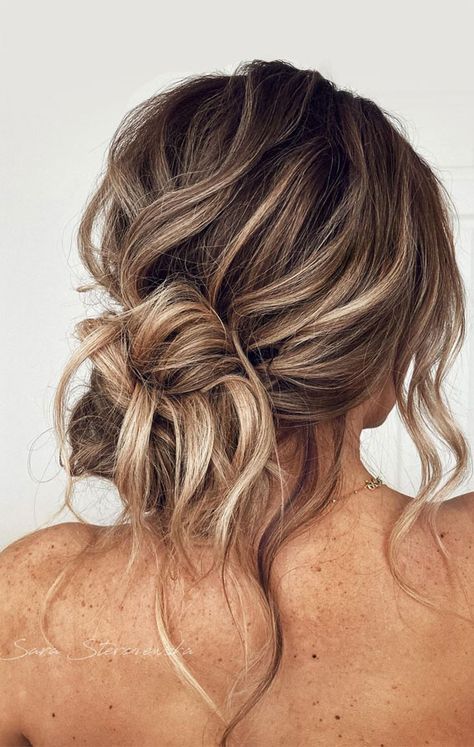 21. Beachy, Effortless Messy Low Bun When it comes to hairdo, the updo is one elegant hair style that never does seem to go... Messy Low Bun, Bridesmaid Hair Inspo, Messy Hair Look, Bridemaids Hairstyles, Wedding Hair Up, Bridesmaid Hair Makeup, Guest Hair, Hair Hoco, Wedding Guest Hairstyles