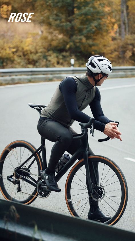 Winter Cycling Outfit, Gravel Bike Outfit, Bike Outfit Men, Cycling Pose, Cycling Outfit Men, Bicycle Photoshoot, Autumn Cycling, Cycling Aesthetic, Bike Riding Outfit