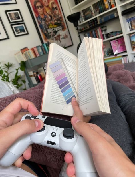 Gamer Boyfriend Reader Girlfriend, Gamer Couple Aesthetic, Johnny Kavanagh, Fun Dates, Keeping 13, Gamer Couple, Foto Cowgirl, Gamer Boyfriend, Binding 13