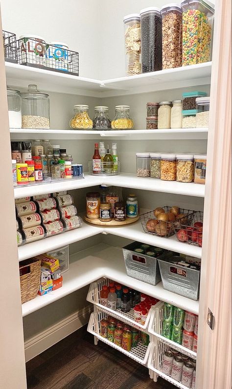 Pantry Organization Ideas Shelves, Green Palace, Pantry Closet Design, Organiser Cucina, Pantry Layout, Open Pantry, Pantry Inspiration, Ikea Desk Hack, Pantry Room