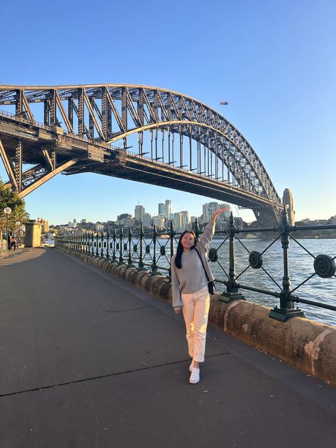 #travel #australia #bridge #sydney Travel Photos Ideas Instagram, Sydney Picture Ideas, Sydney Instagram Photos, Australia Photo Ideas, Sydney Photo Ideas, Australia Instagram Pictures, Travel Poses Ideas, Sydney Outfits, Sydney Pictures