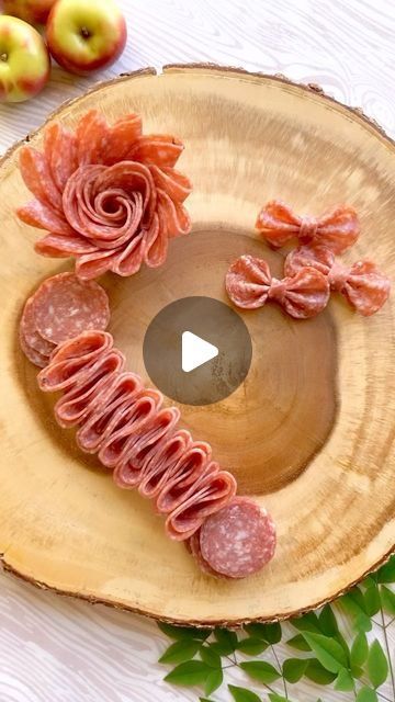 Meat Snacks For Party, Round Cheese Platter, Cheese Presentation Ideas, Savory Food That Looks Like Dessert, Char Uterine Board, Professional Charcuterie Board, Charcuterie Board Ideas With Veggies, Diy Appetizer Display, Charcuterie Party Decor