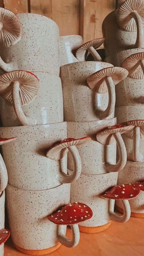 Mushroom Mugs, Ornaments Homemade, Tanah Liat, Sculptures Céramiques, Styrofoam Ball, Diy Felt, Pottery Crafts, Fabric Christmas Ornaments, Pottery Classes