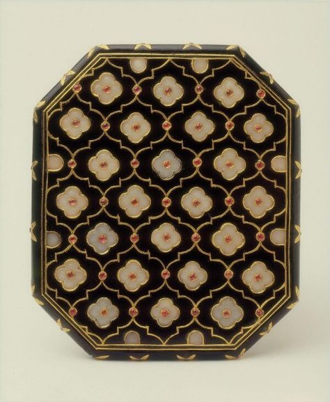 Mirror, dark green nephrite jade inlaid with white nephrite jade and rubies in gold, Mughal empire, c. 1700 V&a Museum, Mirror Dark, Bijoux Art Nouveau, Mughal Empire, Trellis Design, Nephrite Jade, Grand Designs, Japanese Patterns, One Million