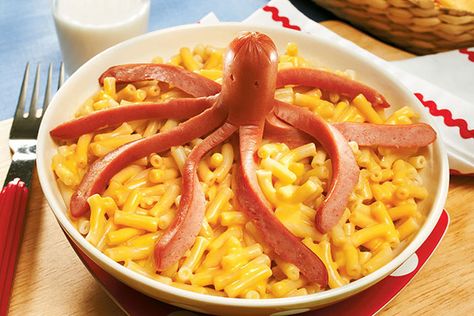 Put some playtime fun into their mealtime with Mini Hot Dog Octopus Mac n Cheese. Mini Hot Dog Octopus Mac n Cheese is the perfect kid-friendly dish for parties, kid-centric occasions or as a special entree during the week Kraft Dinner Recipes, Octopus Hotdogs, Drink Presentation, Kraft Dinner, Mini Hot Dogs, Mini Octopus, Octopus Recipes, Macaroni Cheese Recipes, Kraft Recipes