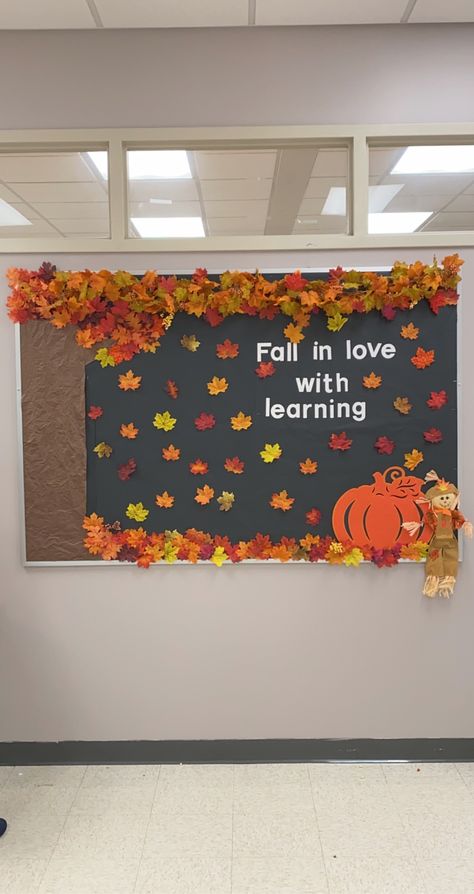 Autumn Class Decorations, Bulitin Board Ideas September, Fall Sayings For School, Autumn Board Ideas For School, Seasons Classroom Decorations, Autumn Theme Preschool Decorations, Fall Leaves Classroom Door, Autumn Wall Decorations Kindergarten, Notes Board Decoration