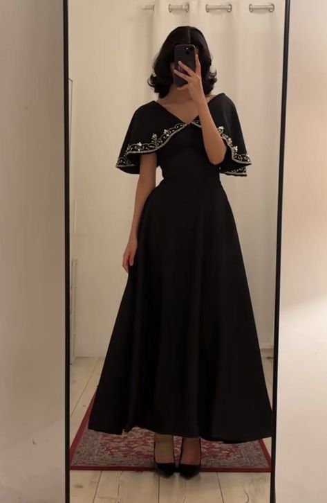 Dress Styles Women Wedding, Dress For Farewell Party In School, Dresses As A Wedding Guest, Elegant New Years Dress, Elegant Birthday Dress For Women, Simple Gowns Dresses Elegant, Elegant Gown Aesthetic, Soft Romantic Body Type Outfit, Attend Wedding Outfit Simple