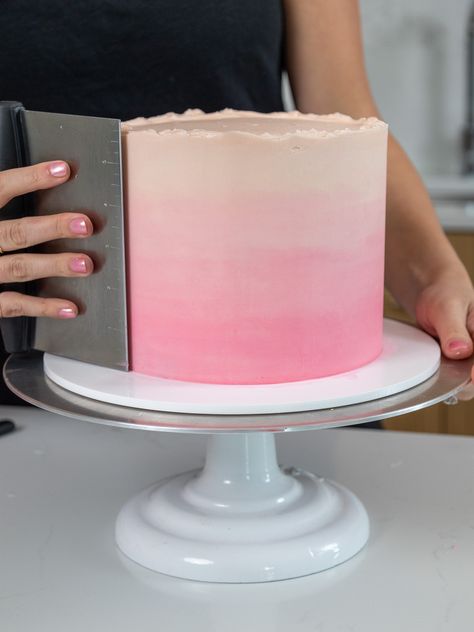 Ombre Cake Recipe, How To Ombre Icing Cake, Buttercream Pink Cake, Ombre Cake How To, Frosted Birthday Cakes, Ombre Unicorn Cake, Pink Cake Frosting, Red And Pink Ombre Cake, Pink And Green Smash Cake