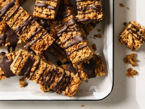 Choc Drizzled Muesli Bars — Hayden Quinn Muslie Bars Recipe, Muslie Bars, Muesli Bar Recipe, Muesli Recipe, Muesli Bars, Berry Crumble, Bar Recipe, Strong Mind, 2025 Vision