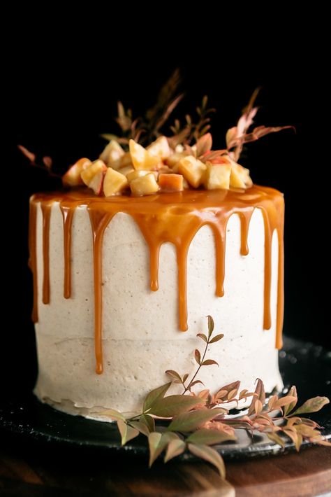 Apple Cake With Brown Butter Frosting, Autumn Apple Cake Recipes, Apple Butter Spice Cake, Fall Inspired Cake Decoration, Thanksgiving Spice Cake, Spice Cake Decorating Ideas, Brown Butter Spice Cake, Apple Bourbon Cake, Thanksgiving Apple Cake