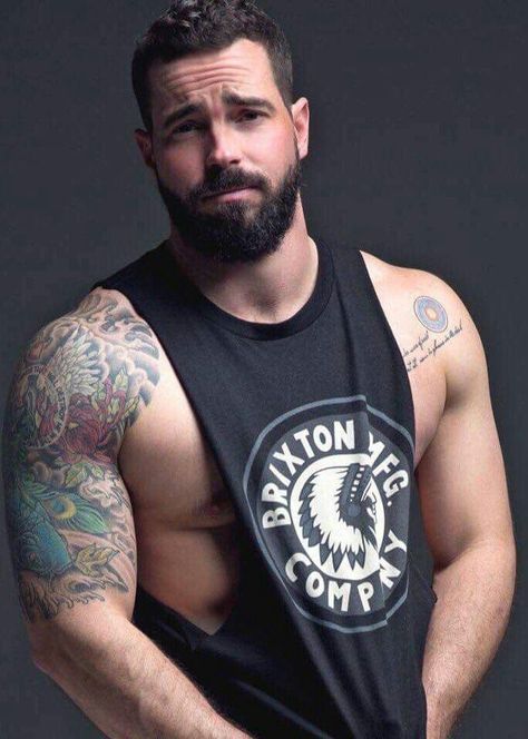 "Feathers of Infinity." Muscle art; tattoos, body art. Bearded Guys, Fashion Style Tips, Rugged Men, Raw Photo, Beefy Men, Inked Men, Bear Men, Beard Life, Muscle Shirts