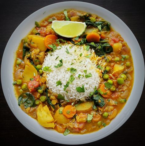 POTATO-LENTIL CURRY with Carrots, Peas, Tomatoes & Spinach Spinach Lentil Curry, Carrot Lentil Curry, Curry With Tomatoes, Potato Carrot Curry, Lentil And Vegetable Curry, Lentil And Potato Curry, Lentil Vegetable Curry, Pea And Carrot Recipes, Peas Carrots Recipe