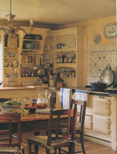 English Country Cottage Kitchen from Traditional Home Magazine 1996 English Cottage Kitchens, Edwardian Kitchen, Traditional Home Magazine, Old Fashioned Kitchen, Country Cottage Kitchen, English Country Cottage, English Country Decor, English Decor, English Kitchens