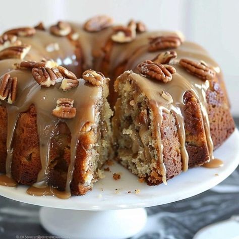 APPLE PECAN CAKE WITH CARAMEL GLAZE - Recipecs Apple Pecan Cake, Cake With Pecans, Cake With Caramel, Caramel Glaze, Walnut Recipes, Pecan Cake, Apple Cake Recipes, Crunchy Pecans, Bundt Cakes Recipes