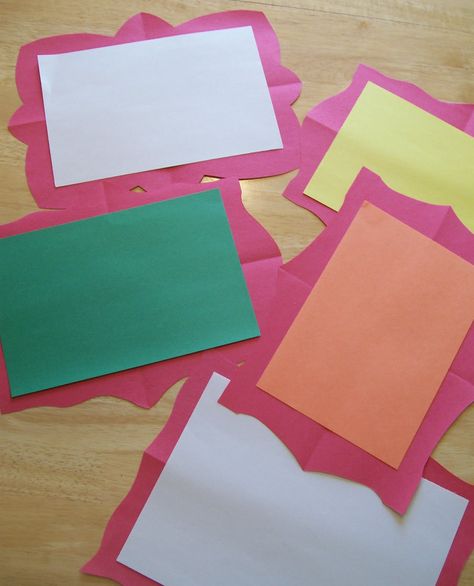 Symmetrical paper frames for children's art...fold construction paper in fourths and cut a fancy edge. Paper Picture Frames, Paper Projects Diy, 3rd Grade Art, Elementary Art Projects, Homeschool Art, Children's Art, Construction Paper, Paper Frames, Dollar Store Crafts