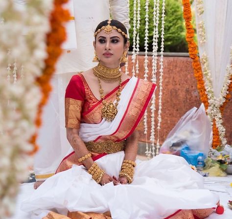 Mouni Roy Wedding Look, White Saree Wedding South Indian, Deepika Wedding, Maharashtrian Wedding, South Indian Wedding Hairstyles, South Indian Wedding Saree, Best Indian Wedding Dresses, Maha Shivratri, Bridal Sarees South Indian