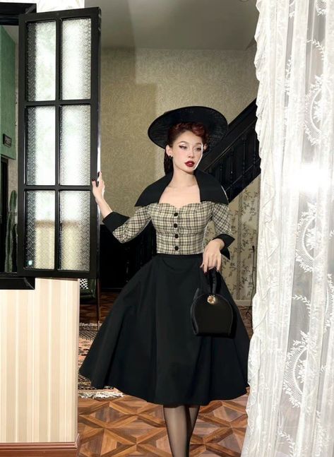 Classy Retro Outfits For Women, 50s 60s Outfits For Women, Retro Glam Outfit, 1950 Fashion Women, Vintage Outfits Classy 1950s, Retro Glamour Dress To Impress, Retro Style Dress To Impress, Retro Outfits For Women, Classy Vintage Outfits