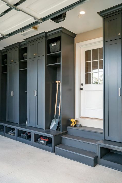 Mudroom Door Ideas, Garage Mudroom Ideas, Diy Garage Mudroom, Garage Lockers, Functional Garage, Mud Room Garage, Garage Entryway, Mudroom Remodel, Garage Mudroom