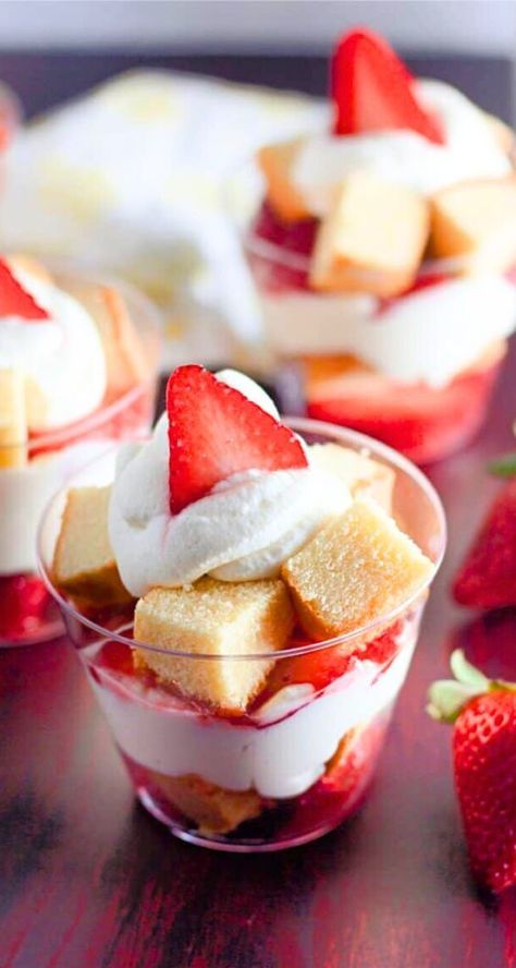 Summer Parfait, Strawberry Shortcake Cups, Shortcake Cups, Cloud Dessert, Moose Recipes, Mini Strawberry Shortcake, Banana Split Pie, Strawberry Shortcake Dessert, Bake Ideas