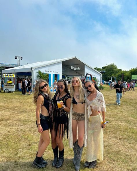 Outside Lands Music Festival, Doof Festival Outfits, Global Dance Festival Outfits, Zamna Festival Outfit, Reading Festival Outfit Ideas, All Points East Festival Outfit, Oceans Calling Festival Outfit, Lost Paradise Outfits, Elements Festival Outfit