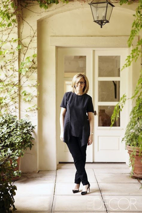 COTE DE TEXAS: Nancy Meyers Comes Home Again Its Complicated House, Timeless Decorating, Nancy Meyers Movies, Nancy Meyers, Timeless Kitchen, Better Style, Home Again, Celebrity Houses, Exterior House Colors