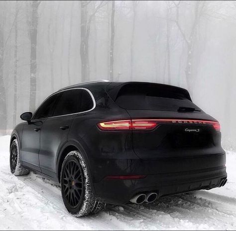 Pinterest: @ikasye #porsche #cayenne #blackandwhitephotography #love #beautiful #snow #stunning #dreamcatcher Cayenne Porsche, Cayenne Gts, Black Porsche, Cayenne S, Spain Portugal, Lux Cars, Black Panthers, Porsche Macan, Bmw I8