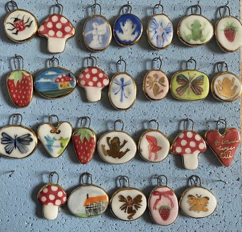 Ceramic Fashion, Clay Magnets, Air Dry Clay Projects, Cadeau Diy, Pottery Crafts, Ceramics Pottery Art, Clay Art Projects, Ceramics Ideas Pottery, Ceramic Pendant