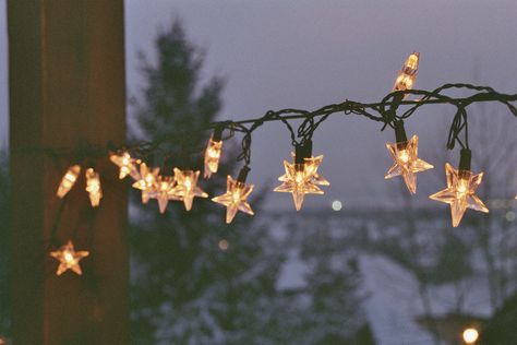 star lights Nikon F100, Christmas Lights Wallpaper, Lights Wallpaper, Christmas Aesthetic Wallpaper, Aesthetic Christmas, Noel Christmas, Winter Aesthetic, Laptop Wallpaper, Christmas Aesthetic