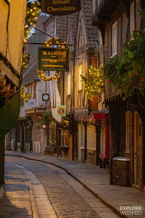 5 Picture Postcard Places in York for a Christmassy Day Out York Uk Christmas, York At Christmas Uk, Christmas In York England, York England Christmas, York Shambles, Christmas England, The Shambles, City Of York, Scifi Interior