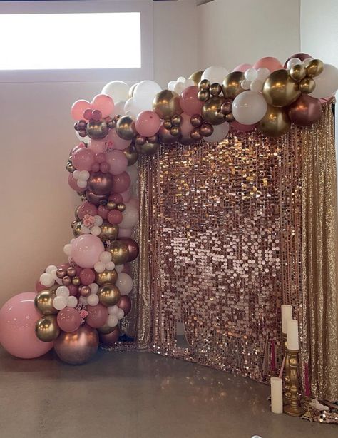 Rose Gold Backdrop Ideas, Sweet 16 Party Ideas Rose Gold, Sweet 16 Decorations Rose Gold, Rose Gold Backdrop Birthday, Pink And Gold Balloons, Rose Gold Balloon Arch, Rose Gold Party Theme, 27 Birthday Ideas, Farewell Decorations