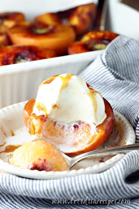 Healthy Not Boring Meals, Vanilla Ice Cream Dessert Ideas, Peaches Recipes, Easy Delicious Dessert, Baked Peaches, Baked Peach, Peach Desserts, Slow Cooker Desserts, Fresh Peaches