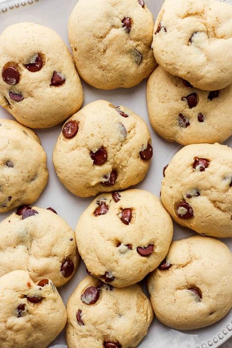 Cottage Cheese Chocolate Chip Cookies - Fit Foodie Finds Cottage Cheese Chocolate, Cottage Cheese Dessert Recipes, Almond Flour Chocolate Chip Cookies, Cookie Cottage, Cottage Cheese Desserts, Fit Foodie Finds, Healthy Chocolate Chip Cookies, Almond Flour Cookies, Keto Chocolate Chip Cookies