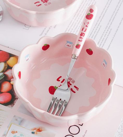 Kawaii Kitchen Accessories, Cute Kitchen Utensils, Aesthetic Bowls, Strawberry Items, Cute Bowls, Strawberry Bowl, Kawaii Items, Cute Furniture, Kawaii Things