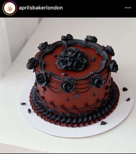 Dark Cakes Aesthetic, Vampire Themed Cake, Goth Cake Ideas, Black And Red Heart Cake, Gothic Cake Ideas, Goth Cake Birthday, Black And Red Birthday Cake, Dark Red Cake, Goth Birthday Cake