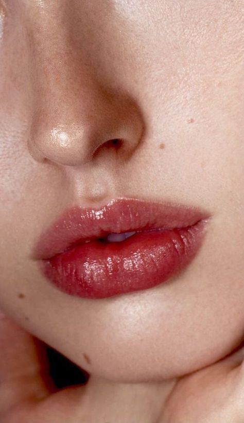 Natural Lip Aesthetic, Heavy Bottom Lip Shape, Small Top Lip Big Bottom Lip, Heavy Lower Lips Aesthetic, Heavy Bottom Lip, Venus Dimples Aesthetic, Heavy Lower Lip, Lips Aethstetic, Naturally Red Lips