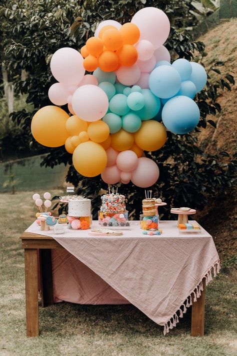 Vogue Birthday Party, Simple First Birthday, Cake Balloons, Backyard Birthday Parties, Picnic Birthday Party, Simple Birthday Party, Aesthetic Vogue, Baby Birthday Decorations, Backyard Birthday