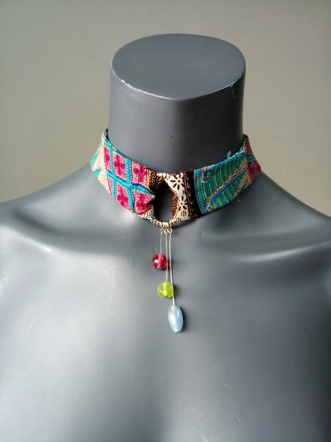 Fabric Choker Handmade, Fabric Choker Necklace, Boho Jewelry Display, Scarf Choker, Fabric Choker, Textile Earrings, Handmade Choker Necklace, Boho Jewelry Diy, Diy Earrings Easy