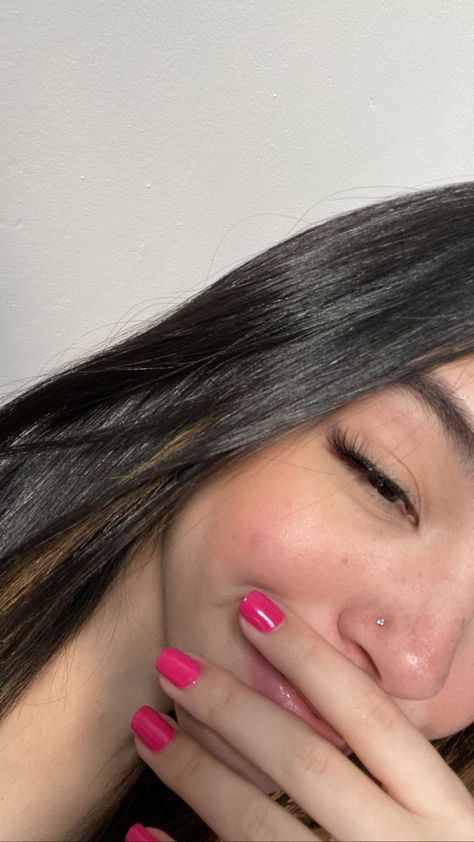 Girls With Nose Piercing, Nose Peircing, Girl Pp, Cute Nose Piercings, Ear Tattoo Ideas, Nose Piercing Stud, Pretty Ear Piercings, Face Piercings, Nose Piercing Jewelry