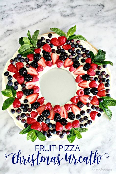 Fruit Pizza Christmas, Fruit Pizza Frosting, Fruit Pizza Bar, Fruit Pizza Designs, Fruit Pizza Sugar Cookie Recipe, Fruit Sugar Cookies, Healthy Fruit Pizza, Pizza Sugar Cookie, Christmas Pizza