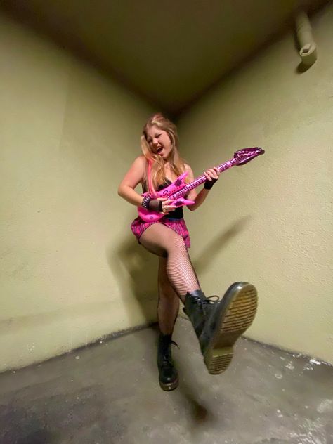 Rock Star Halloween Costumes For Women, Popstar Costume Ideas, Diy Rockstar Costume For Women, Pink And Black Halloween Costume, Halloween Costume With Pink Hair, Pop Star Costume Women, Rockstar Barbie Costume, Pop Star Halloween Costumes, Rock N Roll Halloween Costumes