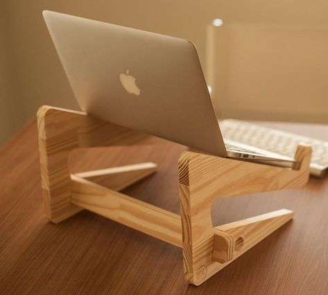 Wooden Product Designs that prove why wood is good! | Yanko Design Diy Laptop Stand, Wooden Laptop Stand, Laptop Holder, Diy Laptop, Wood Projects Plans, Wood Projects That Sell, Diy Casa, Learn Woodworking, Wooden Projects