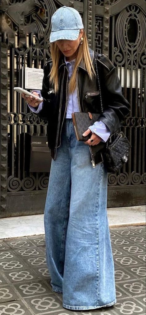 Wide Leg Jeans Winter, Street Style 2023, Style Wide Leg Jeans, Wide Leg Jeans Outfit, Legs Outfit, Denim Street Style, Jeans Outfit Winter, Look Jean, Jeans Street Style