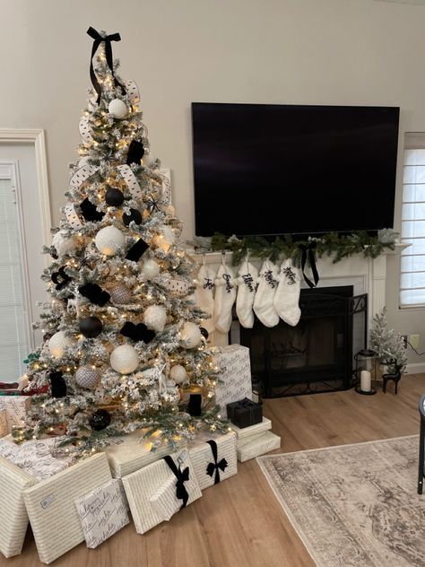 Black And Ivory Christmas Tree, Flocked Tree Decorating Ideas Black, Flocked Christmas Trees Black And White, Flocked Black Christmas Tree, Flocked Fir Christmas Tree, Gray And Black Christmas Tree, Black White Wood Christmas Tree, Black White And Gold Xmas Tree, Grey Walls Christmas Decor