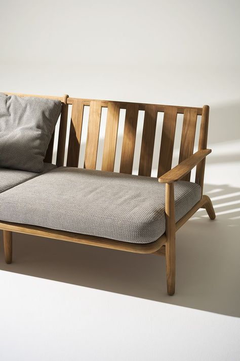 Wooden Frame Sofa, Bedroom Makeover Diy, Wooden Lounge Chair, Wooden Folding Chairs, Sofa With Cushions, Piero Lissoni, Furniture Design Chair, Bedroom Cupboard Designs, Teak Sofa