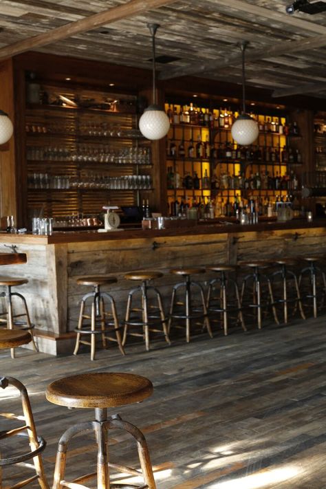 Rustic Wood Restaurant Design, Reclaimed Wood Bar Ideas, Country Bar Ideas Restaurant, Bar Design Restaurant Rustic, Restaurant Wood Design, Rustic Bar And Grill Restaurant Ideas, Country Bar Design, Country Restaurant Interior, Country Restaurant Design