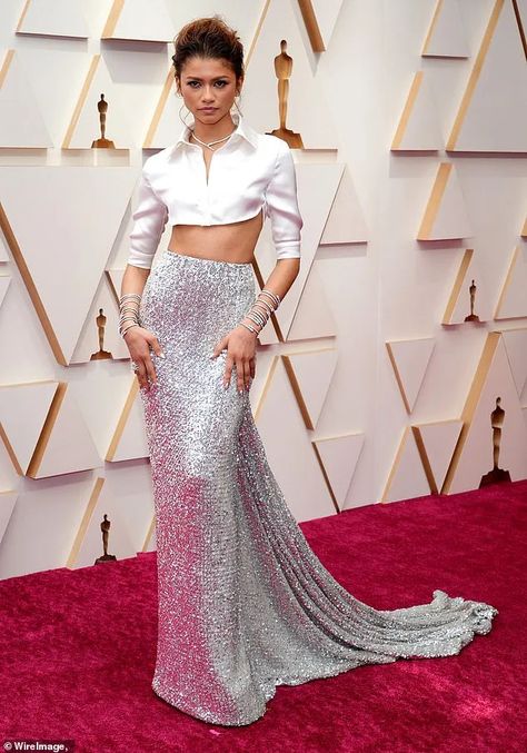 Zendaya Red Carpet, Oscars Red Carpet, Zendaya Outfits, Zendaya Style, Valentino Haute Couture, Oscar Dresses, Atelier Versace, The Oscars, Sequin Gown