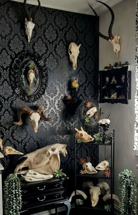 Goth Houses, Gothic Room, Gothic Interior, Gothic Bedroom, Kitchen Ideas Dark Cabinets, Kitchen Ideas Dark, Deco Studio, Dark Home Decor, Goth Home