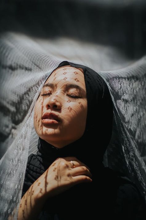 Call for peace for all with this prayer from The Daily Inspo by Becca Anderson (author of "Prayers for Hard Times"). Hijab Dps, Photography Ideas At Home, Black Hijab, Photo Hacks, Lightroom Presets For Portraits, Pose Fotografi, Hijab Aesthetic, Lightroom Presets Portrait, Poses Photo